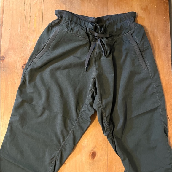 Women’s golf apparel bundle - Picture 9 of 16